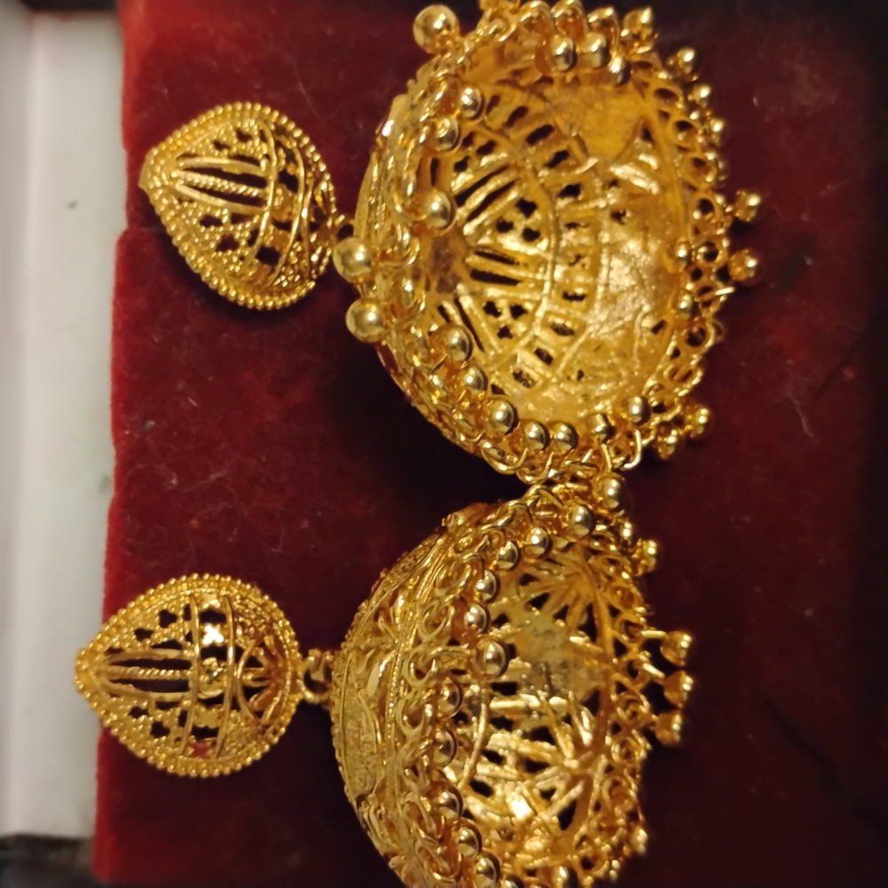 Elegant Gold Filigree Earrings